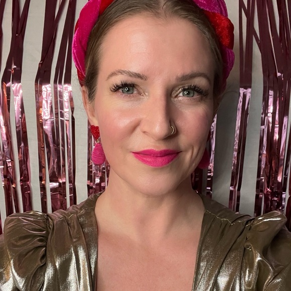 Meet your Posher, Stephanie - Picture 2 of 2